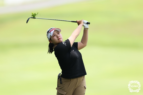 KLPGA <b>블루캐니언 챔피언십</b> 첫날, 김희지 단독 <b>선두</b> 6언더파