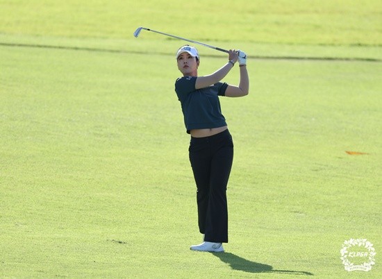 KLPGA 투어 하나금융 2R, <b>장은수</b> 단독 선두...시즌 2승 도전
